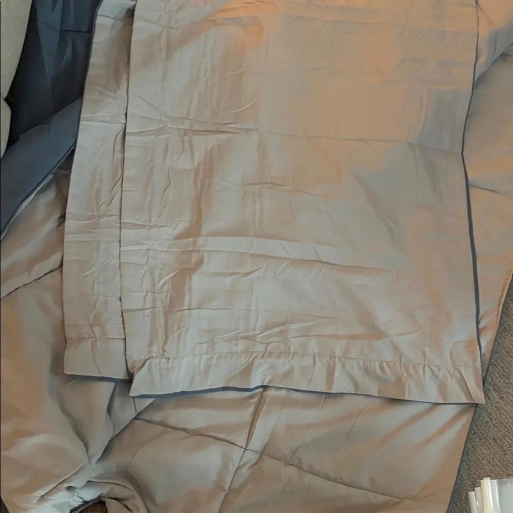 Comforter and pillow shams queen